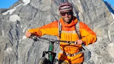 Fallece ciclista extremo italiano al caer de pendiente en montaña de Piz Duleda