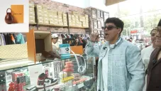 A Eduin Caz no le quedó de otra que pagar el daño que hicieron.