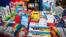 Ve comparando precios para no gastar más.