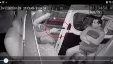 Los hechos quedaron grabados por la cámara del medio de transporte.