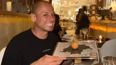 Las protestas y reclamos contra el futbolista le están afectando su carrera.