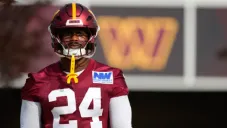 Von Miller le rinde tributo a Kobe Bryant con su nuevo dorsal con los Commanders