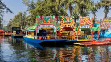 Rescatan a 30 personas en trajinera de Xochimilco: ¿Qué pasó?