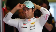 Cadillac está en pláticas con joven piloto estadounidense además de Checo Pérez