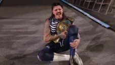 Dominik venció a AJ Styles