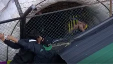 Los jugadores de Almirante Brown se burlan de los aficionados en Nueva Chicago