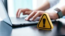 Cómo evitar caer en ofertas de empleo falsas en redes sociales: consejos clave