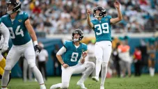 Cam Little anotó un gol de campo de 70 yardas