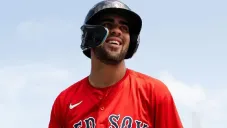 Marcelo Mayer sorprende con bate inspirado en Rayo McQueen para el Players' Weekend