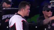 Franco Escamilla sube al ring de Supernova Strikers acompañado de Lazy Boy