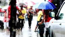 El mal clima es debido al monzón mexicano y la onda tropical número 24.