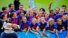 Afición de América arropa a jugadora del Barcelona