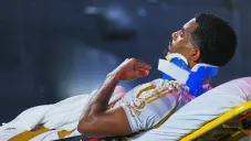 Joaquim Pereira retirado del campo en camilla