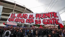 Recibimiento hostil al América en su llegada al Estadio Jalisco