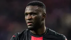 ¡Sonríe Santi Giménez! Milan cancela fichaje de Victor Boniface