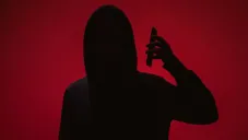 ¿Shakira pidiéndote lana? Condusef explica cómo operan los fraudes con IA