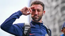 Layún se encara con aficionado de Chivas: &quot;Te da pena que no ganen títulos&quot;