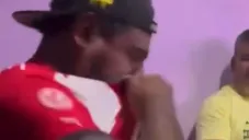 Aficionado de Chivas rompe su playera tras derrota ante Cruz Azul y se vuelve viral