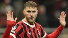 Santiago Giménez da el sí para salir del AC Milan; AS Roma busca fichar al mexicano