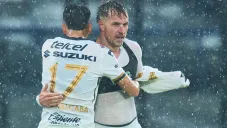 Aaron Ramsey celebra su primer gol con Pumas