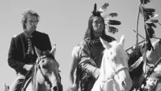 Fue nominado al Oscar como Mejor Actor de Reparto por la película junto a Kevin Costner.