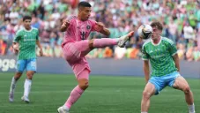 Tunden a Luis Suárez