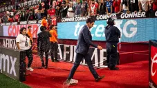 Prensa argentina reacciona a botellazo contra Fernando Gago tras derrota vs Xolos