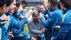 América celebra el cumpleaños de André Jardine previo al Clásico Nacional