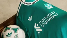 Liverpool presenta su tercer uniforme con miras a honrar el pasado del club