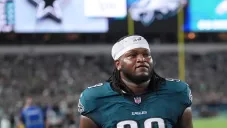 ¿Se pierde el partido ante los Chiefs? Jalen Carter recibe castigo por escupirle a Dak Prescott