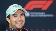 Checo Pérez celebra las críticas a Red Bull: &quot;Finalmente, cabr...&quot;