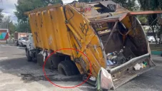 La pesa unidad se quedó atascada mientras estaba en servicio.