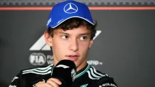 Kimi Antonelli lleva combustible extra al GP de Azerbaiyán tras críticas de Toto Wolff