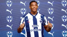 Anthony Martial se lleva susto por alerta sísmica en presentación como jugador de Rayados