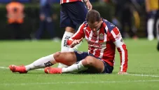 ¡No eres defensa! La increíble falla de Chicharito Hernández en la derrota de Chivas