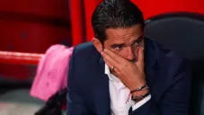 ¡Bienvenida hostil! Afición de Chivas ofende a Fernando Gago en su regreso al Estadio Akron