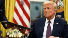 Trump amenaza con quitar partidos a ciudades