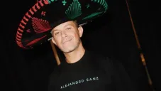 ¿Rayado o Tigre? Alejandro Sanz presume camisetas de ambos equipos y desata polémica