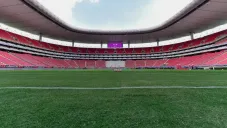 Tras lluvias en Puebla, afición de Chivas presume drenaje del Estadio Akron