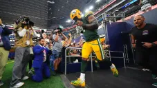 Micah Parsons regresa al AT&amp;T ahora como Packers; Así lo recibió la afición de Dallas