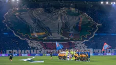 Miles de aficionados de PSG se movilizan rumbo a Barcelona