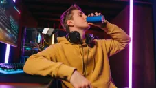 Prohíben bebidas energéticas para menores de edad en México