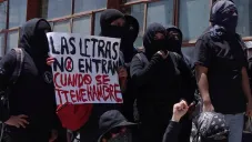 Los alumnos están exigiendo mayor vigilancia en sus escuelas.