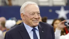 Jerry Jones quiere que Taylor Swift visite su estadio