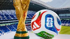 Copa del Mundo y balón oficial en el Estadio BBVA