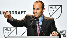 Landon Donovan reaparece con nuevo look