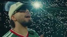 El cantante portó el que sería el nuevo jersey del Tricolor