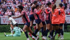 Chivas remonta ante Pumas