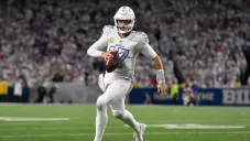 ¡Hasta las diagonales! Aficionado se escapa del Highmark Stadium con balón perdido de Josh Allen