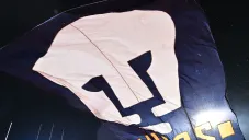 Pumas y Chivas fueron respetuosos con el minuto de silencio en campo auriazul